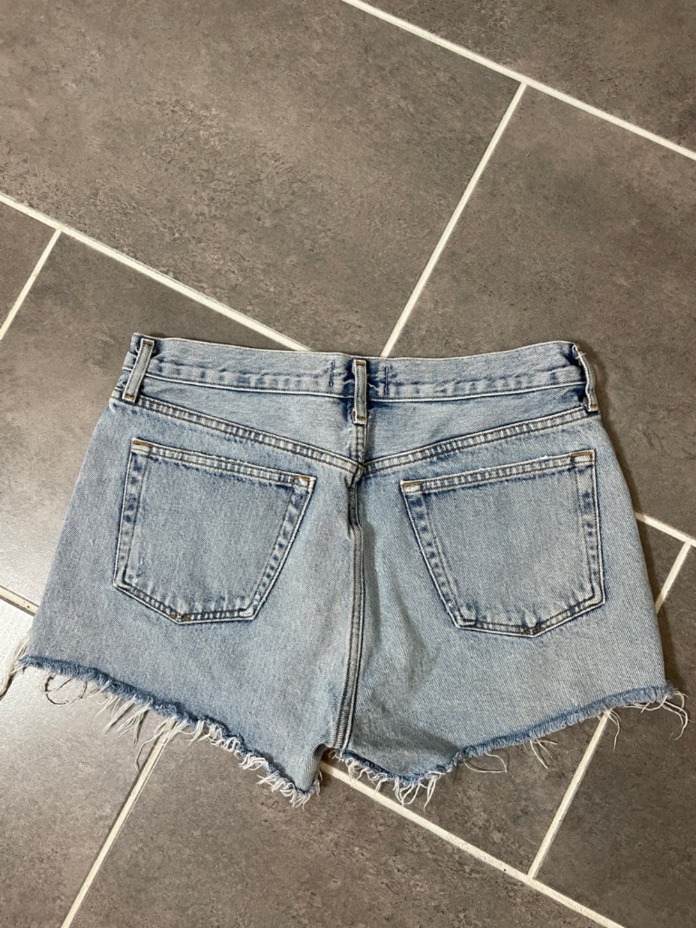 Agolde Parker Vintage Cut-Off Jean Shorts size 28 - Picture 3 of 13